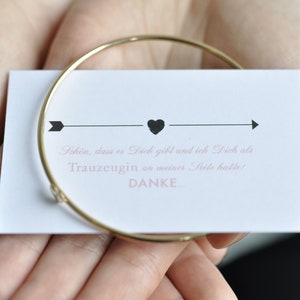Geschenk für Trauzeugin - Karte und Herz Armreifen in Gold geschlossen plus Geschenkumschlag mit Thank You - Sticker