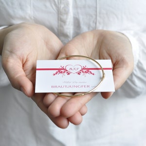 Brautjungfer fragen - Karte plus Herz Armreifen in Gold geschlossen plus Geschenkverpackung mit Thank You – Sticker.