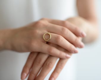 Ring - Eternal Circle: Ring with structure shiny in gold - silver - rose gold