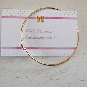Tarjeta de regalo de madrina más pulsera de corazón en oro cerrada más envoltorio de regalo con pegatina de agradecimiento
