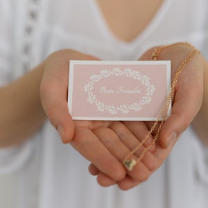 Prueba de amistad: tarjeta más collar de corazón en oro o plata más envoltorio de regalo con pegatina de agradecimiento