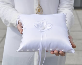 Ring pillow - white decorated with pearls