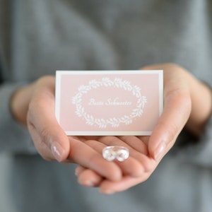 Regalo para hermana con anillo infinito: tarjeta con anillo infinito plateado en forma de corazón más paquete de regalo con pegatina de agradecimiento.