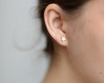 Star stud earrings - earrings in gold or silver: Shining Star