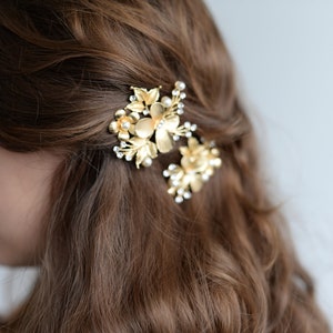 Haarschmuck Schmetterling und Blätter 2x Goldene Haarclips mit Schmetterling Blätter kleinen Zierperlen und Strass Steinen Bild 3