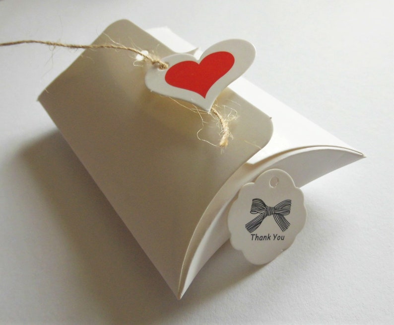 Schwestern Geschenk Karte und Herz Kette in Gold oder Silber plus Geschenkverpackung mit Thank You Sticker. Bild 8