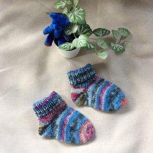 Babysocken Größe 18, bunte, warme handgestrickte Wollsocken für Babys, Socken für Neugeborene 0-3 Monate Bild 3