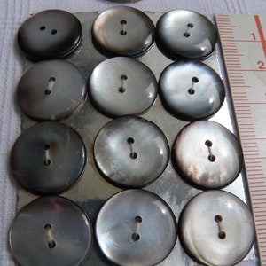 8x18mm, 28, Vintage aus den 60er Jahren, alte Perlmutt Knöpfe, 2Loch, silbergrau irisierend, 8 Knöpfe, Stückpreis 1,20euro Bild 7