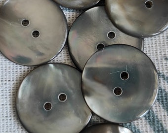 8 x 20 mm, 32", vintage from the 60s, old mother of pearl buttons, 2 holes, silver grey iridescent, 9 buttons, price per piece 1.20 euro