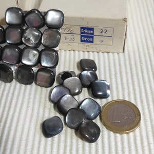 14x14mm, 22, Vintage aus den 60er Jahren, alte Knöpfe aus Perlmutt mit Öse, 9 Knöpfe, Stückpreis 1,00 euro Bild 2