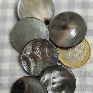 5x25mm, 40, Vintage, alte, graue Knöpfe aus Perlmutt mit Öse, Stückpreis 1,98 euro Bild 1