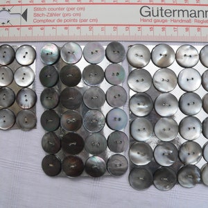 8x18mm, 28, Vintage aus den 60er Jahren, alte Perlmutt Knöpfe, 2Loch, silbergrau irisierend, 8 Knöpfe, Stückpreis 1,20euro Bild 9