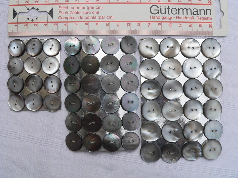 8x18mm, 28, Vintage aus den 60er Jahren, alte Perlmutt Knöpfe, 2Loch, silbergrau irisierend, 8 Knöpfe, Stückpreis 1,20euro Bild 9