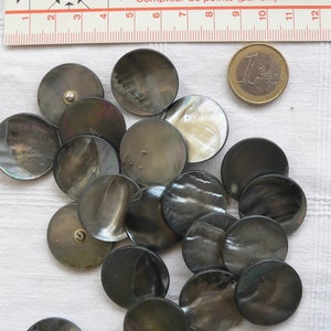 5x25mm, 40, Vintage, alte, graue Knöpfe aus Perlmutt mit Öse, Stückpreis 1,98 euro Bild 7