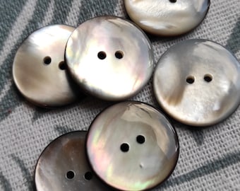 8 x 19 mm, 30", vintage from the 60s, old mother of pearl buttons, 2 holes, silver grey iridescent, 8 buttons, price per piece 1.20 euro