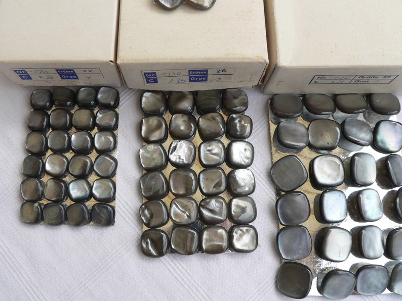 14x14mm, 22, Vintage aus den 60er Jahren, alte Knöpfe aus Perlmutt mit Öse, 9 Knöpfe, Stückpreis 1,00 euro Bild 10