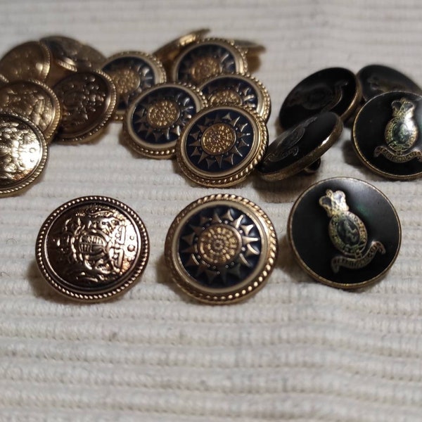 Bouton vintage, motifs divers : aspect métal avec boussole et signe du zodiaque, couronne ou blason, 15/16 mm prix unitaire 1,30 euros