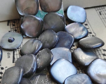 20 x 20 mm, 32", vintage from the 60s, old mother-of-pearl buttons with eyelet, grey, 9 buttons, price 1.10 euros each
