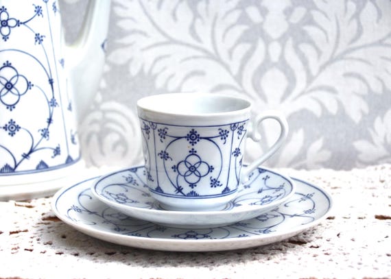 Vintage Kaffeegedeck Form Marienbad Ingres Weiss Porzellan weiß-blau Strohblumen Muster Indisch Blau Strohmuster