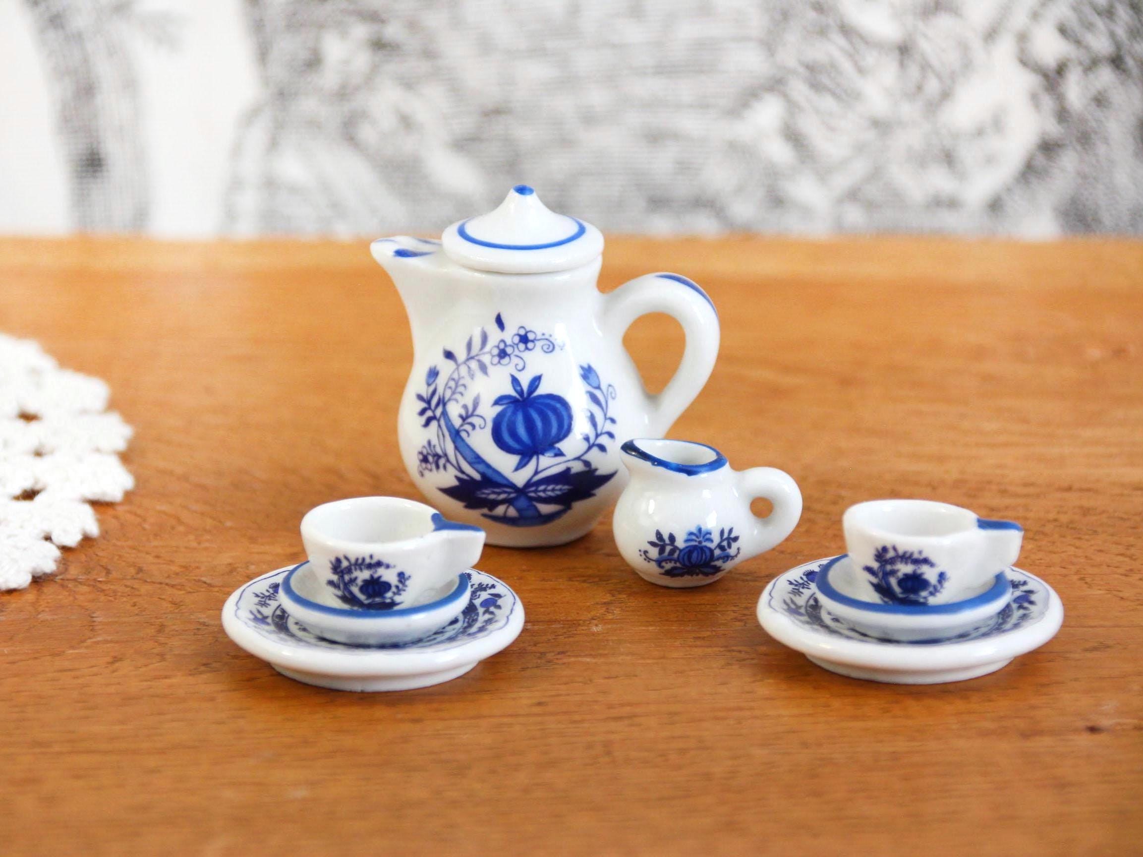 Lot de 11 assiettes plates en porcelaine blanche Euro Porcelaine frise
