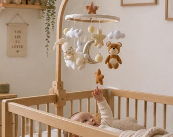Karuzela dla niemowląt z motywem leśnego zwierzątka. Dekoracja do pokoju dziecięcego w stylu leśnym. Prezent dla noworodka na baby shower. Prezent dla mamy po raz pierwszy.