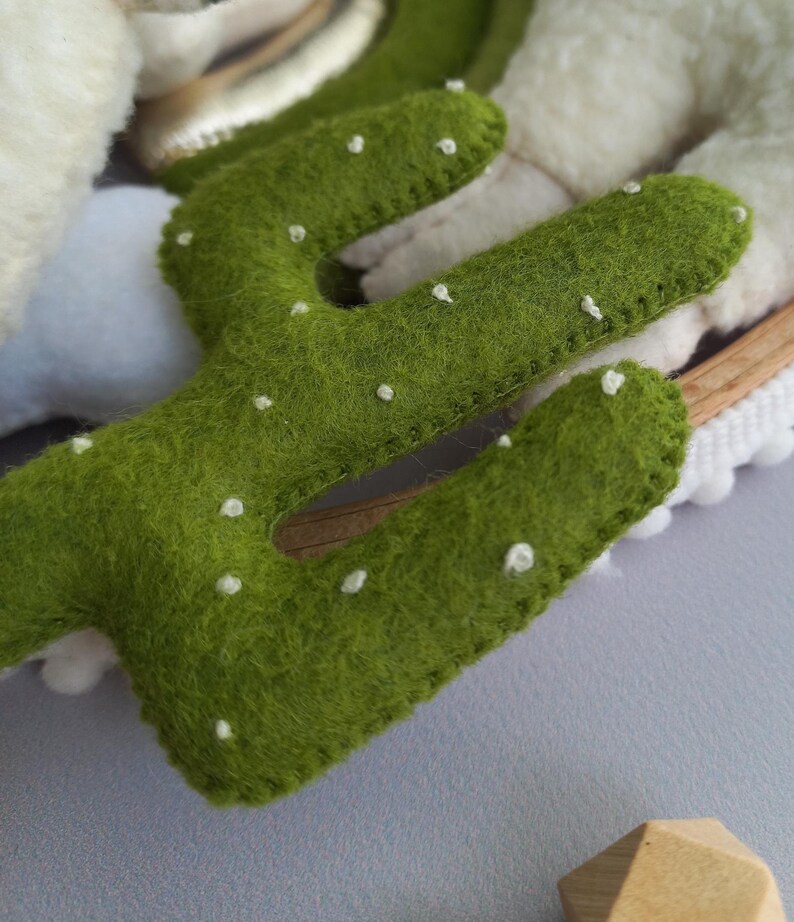 Patrón PDF de cactus. Juguete de fieltro estilo western para hacer tú mismo. Tutorial de costura para decoración infantil desértica hecha a mano. imagen 8