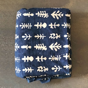 Indigo Dabu Flower Buti Cotton Fabric, Indigo Floral Print, Mughal Jaipuri Material, Cushion Fabric, Dress Material, Home Linen, Natural Dye