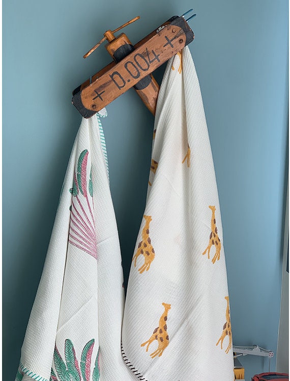 Giraffe bath online towels