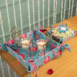 Aqua Floral Blockprinted FoldingTray, Regalo de Navidad, Mesa portátil y plegable, Mesa de picnic, Mesa de vino y aperitivo