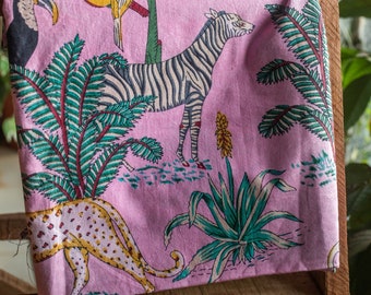 Pink Tropical Safari Handbedruckter Baumwollstoff, Kleiderstoff, Baumwollstoff, Made in India, Meterware Stoff, Stoff für Kleid