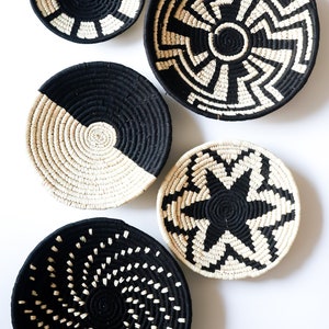 Black and Natural Sabai Handwoven Grass Baskets, Monochrome Plates, Set of 3/4/or 5, Wall Art, Gallery Wall, African Baskets, Handmade