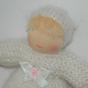 kleine Puppe mit gestricktem Schlafsäckchen Bild 4