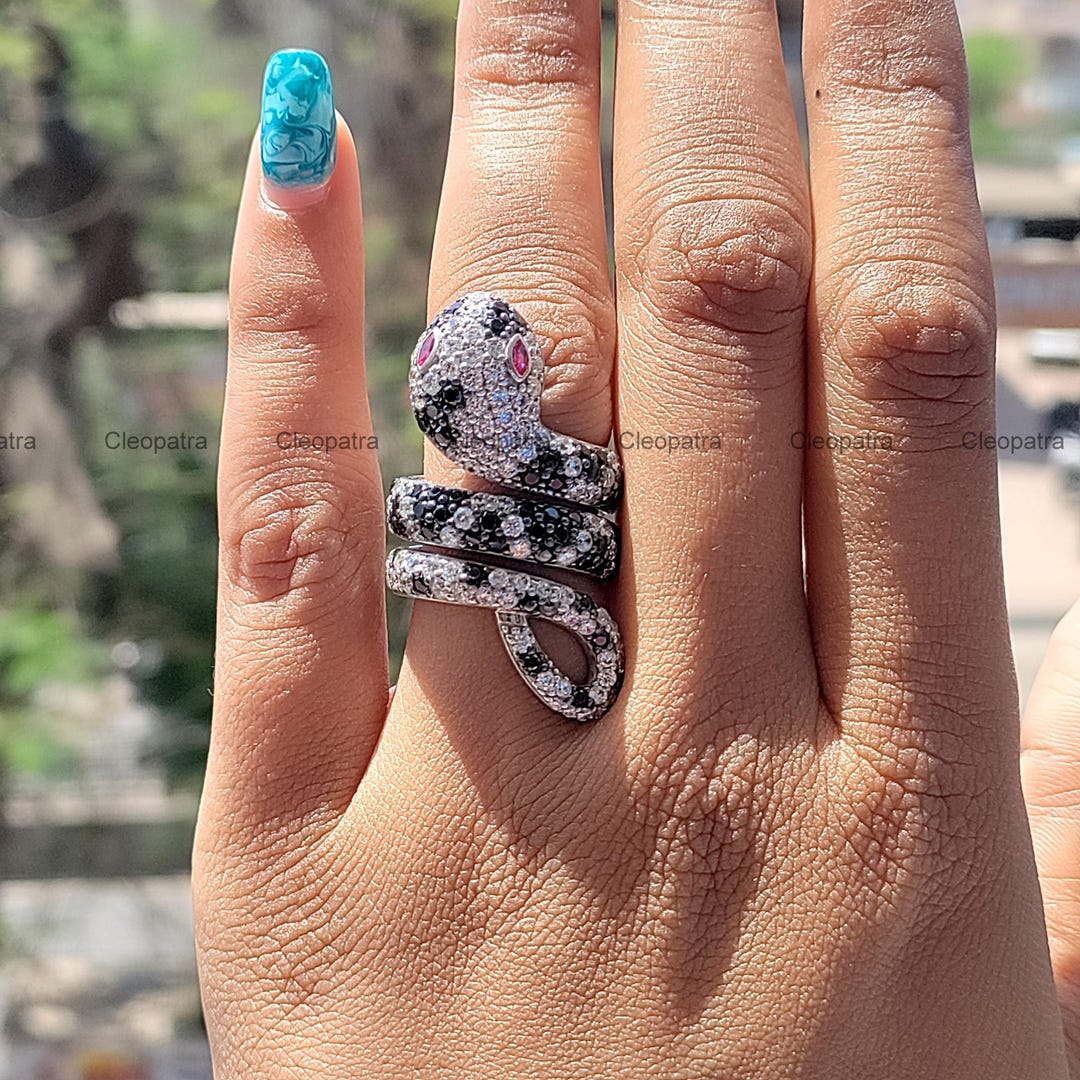 Snake Design Round Cut Cubic Zirconia Round Black