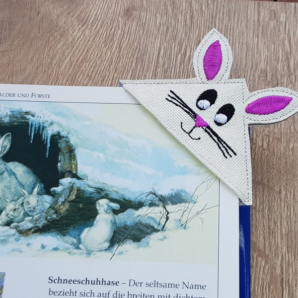 Lesezeichen Leseecke Hase Kunstleder bestickt Schulanfang Adventskalender Kindergeburtstag Wichteln