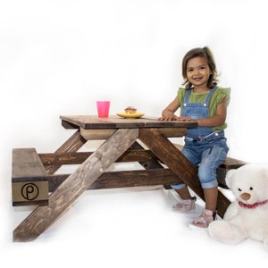 Palette furniture: children's seating area image 1