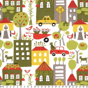 Könnte beinhalten: Ein weißer Hintergrund mit einem sich wiederholenden Muster aus bunten Häusern, Bäumen, Autos und Vögeln. Die Häuser sind gelb, grün und grau mit roten Dächern. Die Bäume sind grün mit roten Äpfeln. Die Autos sind gelb und rot. Die Vögel sind rot. Der Text "xing" steht auf einem gelben Schild.