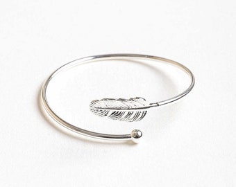 Stunning Minimalist Boho Bohemian Feather Arm Cuff Bangle