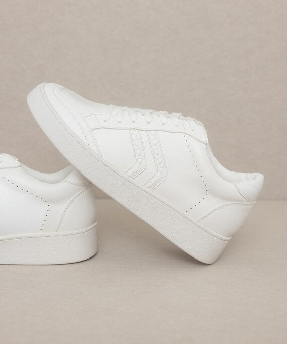 12 Best Affordable Minimalist White Sneakers Every Woman Needs for Their  Outfits — Love, Shanta | Fashion, Lifestyle, Travel + Motherhood Blog
