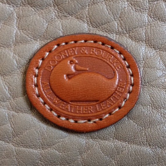 Taupe Dooney & Bourke W14 Large Kisslock Coin Pur… - image 4