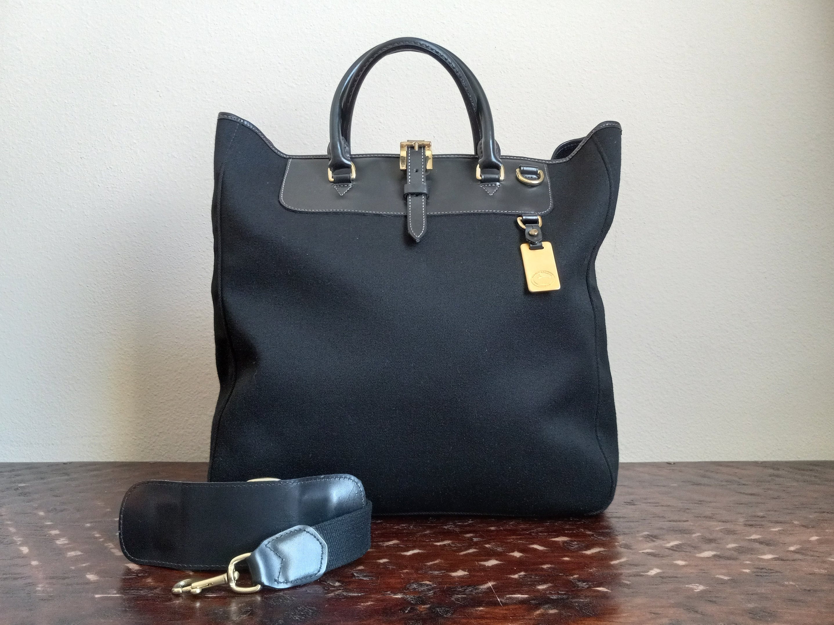 Dooney editors shop tote