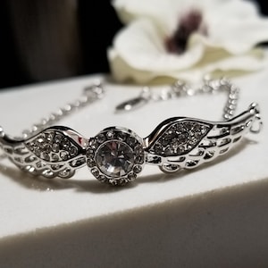 Angel Wings Design Bracelet Friendship Gift ideas for Brides Maids Maid of Honor or just a Birthday Gift