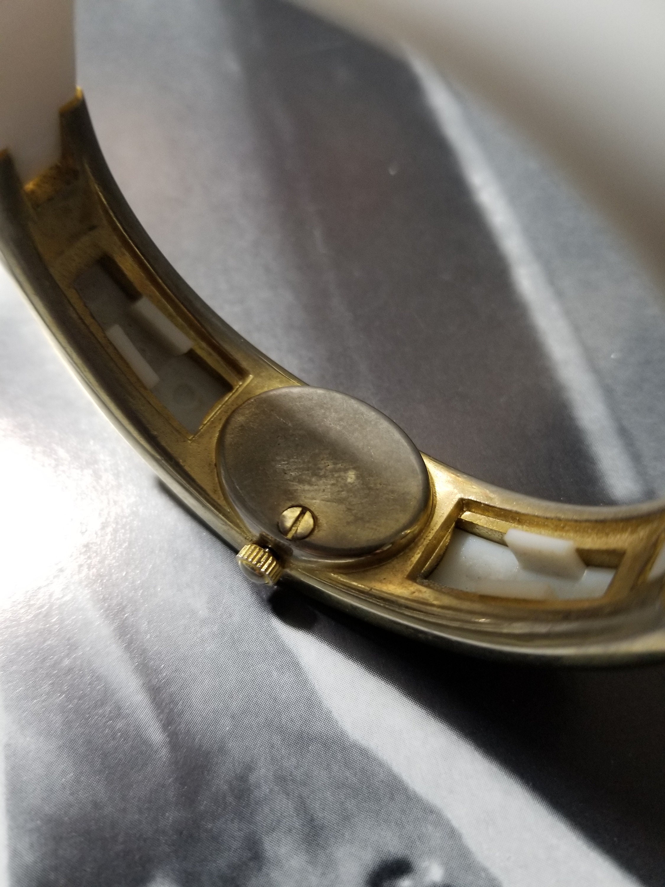 Retro Rita Antimagnetic Wind up Watch Women Hard Plastic  display picture 1