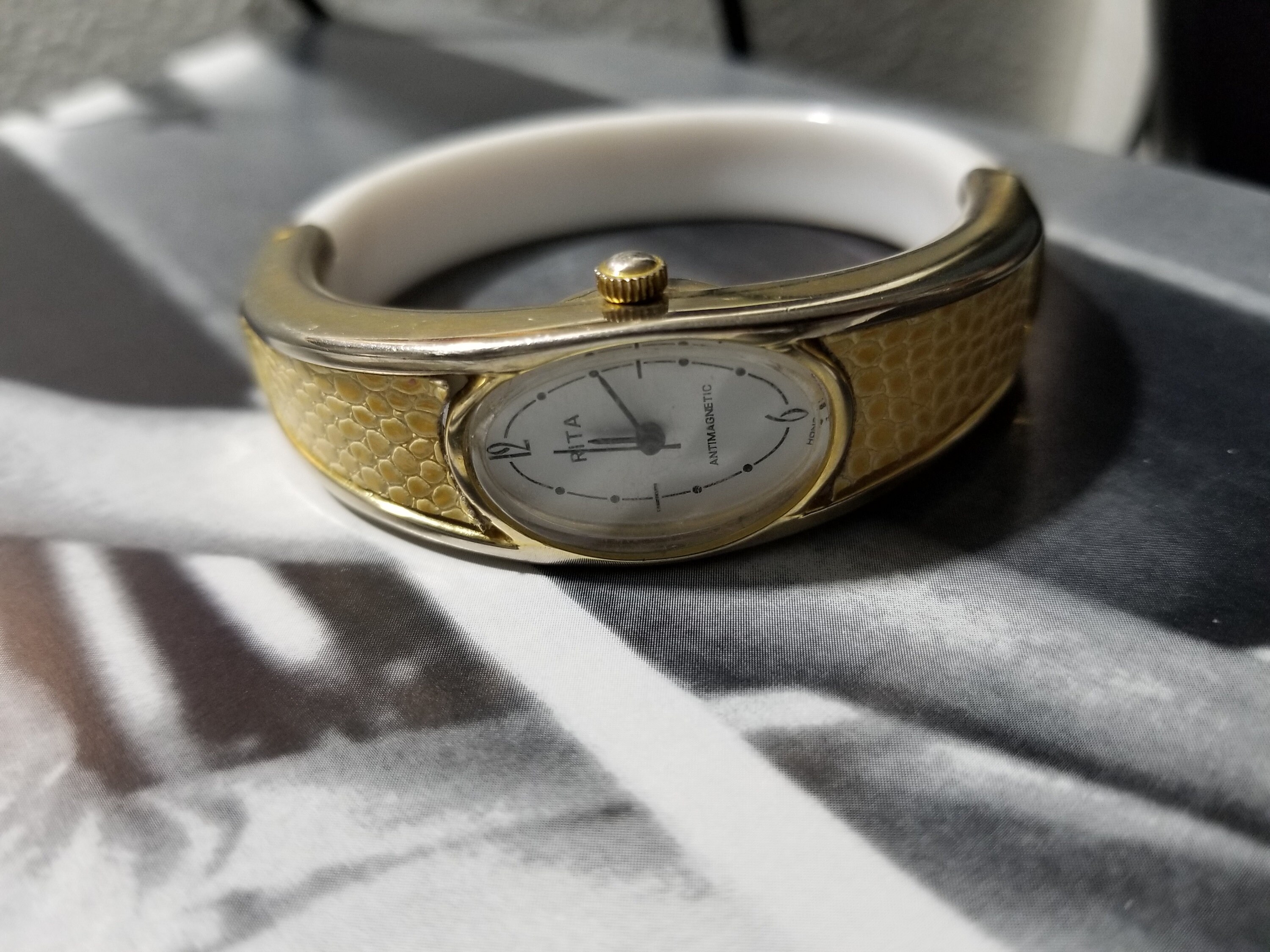 Retro Rita Antimagnetic Wind up Watch Women Hard Plastic  display picture 3