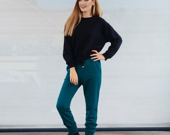 Helsinki women's cotton sweatpants in emerald green color