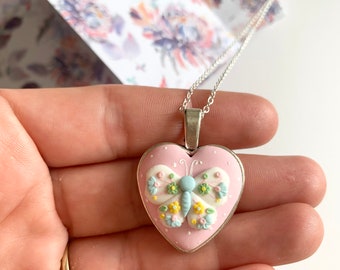 Collier papillon - Collier floral printanier - Cadeau pour la fête des mères - Bijoux fleurs de Pâques - Cadeau pour petite amie, soeur, maman, fille