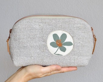 Toiletry bag made of natural linen with flower motif, large cosmetic bag with zipper and peephole application with green flower