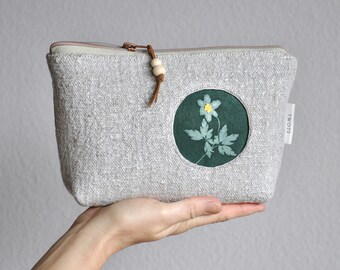 Linen bag with hand-printed flower motif, cosmetic bag with flower detail, natural vintage linen bag