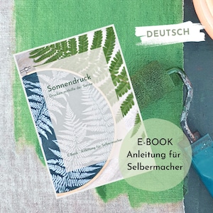 Könnte beinhalten: Ein Buchcover mit einem Farn-Design und dem Titel "Sonnendruck: Drucken mithilfe der Sonne". Das Buch ist ein E-Book mit Anleitungen zum Herstellen von Sonnenabdrücken.
