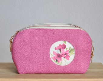 Toiletry bag made of vintage linen with flower motif, large cosmetic bag with zipper in pink with peephole application of pink flowers
