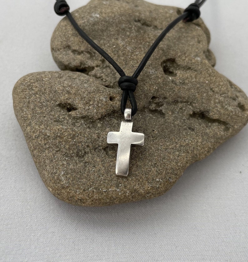 KREUZ, Lederband-Kette mit versilbertem Kreuz, Partnerschmuck, unisex, Geschenkidee, Lederband in schwarz oder braun Bild 4